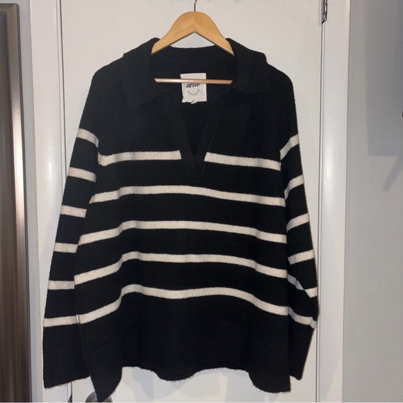 Aerie UnReal Polo Oversized Sweater. Size: Large. Black with Cream Stripes. - Picture 4 of 9